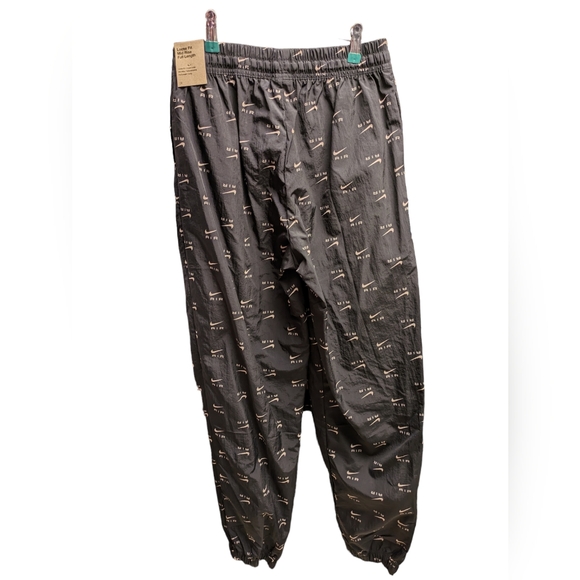(NEW) Women's 2 Piece Nike Pants Set Size Small Jacket Size Medium - Picture 3 of 6